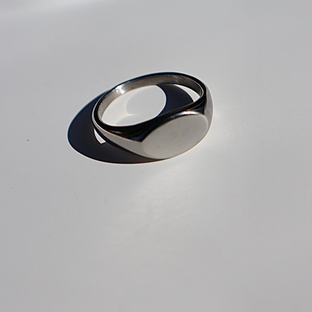 The oval band - men’s