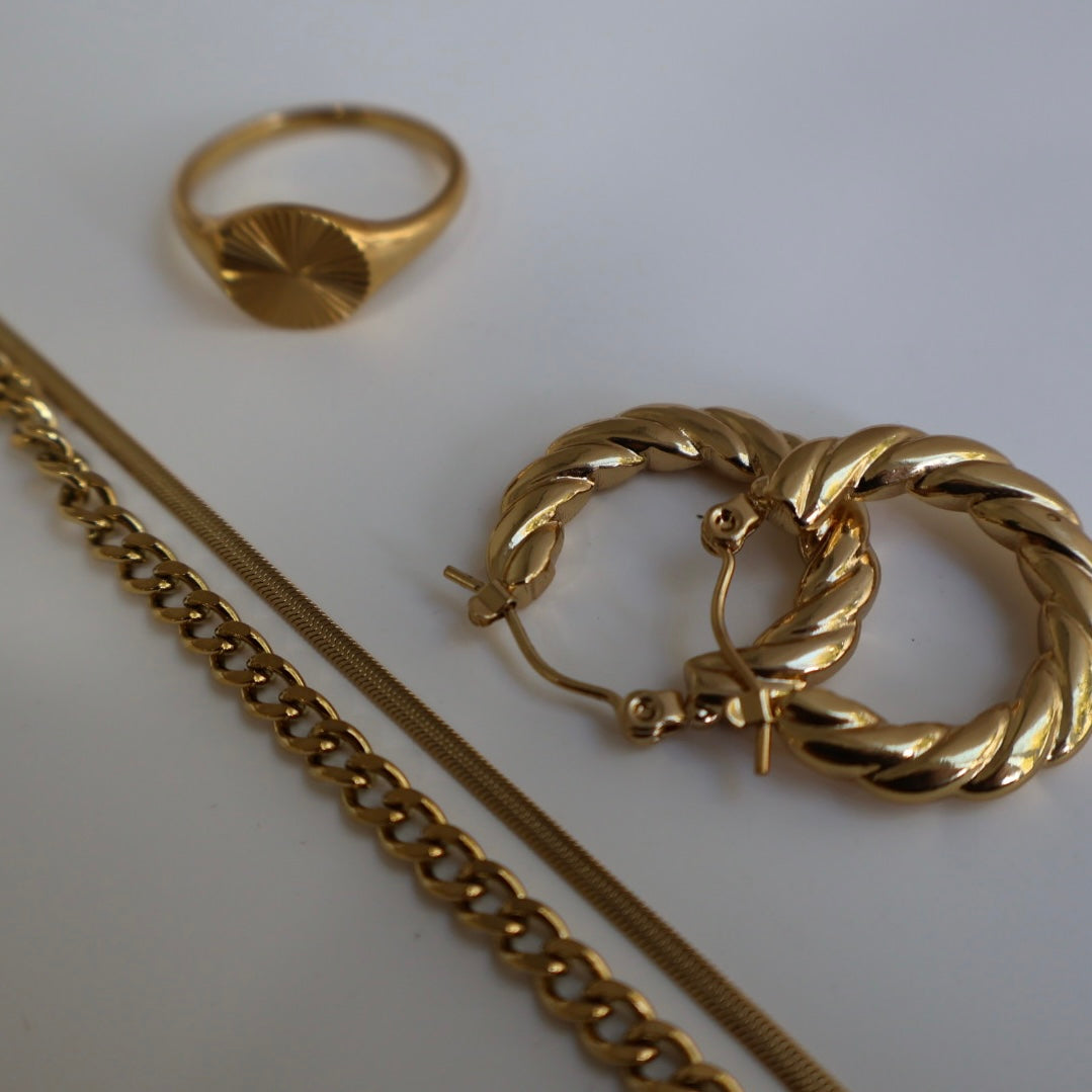 Alison hoops
